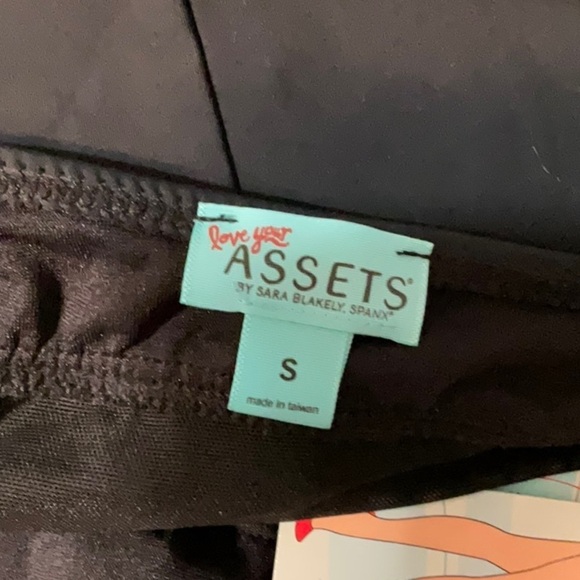 Spanx Love Your Assets Powersuit Halter 1 Piece size S NWT - Picture 4 of 4